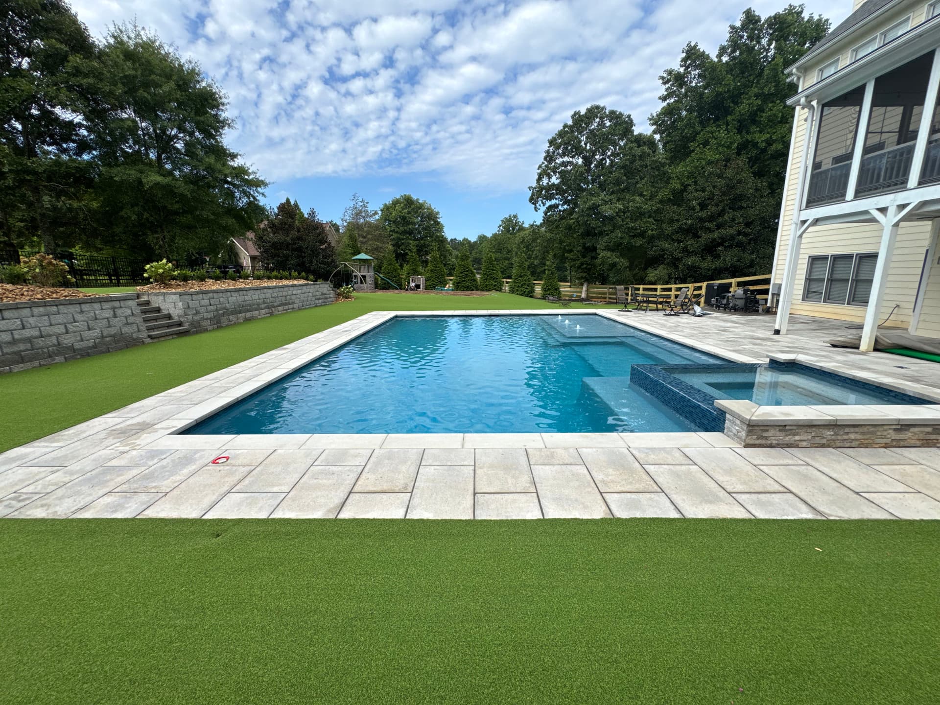 Gallery photos for Poolside Artificial Turf and Putting Green Done Right: Image #4