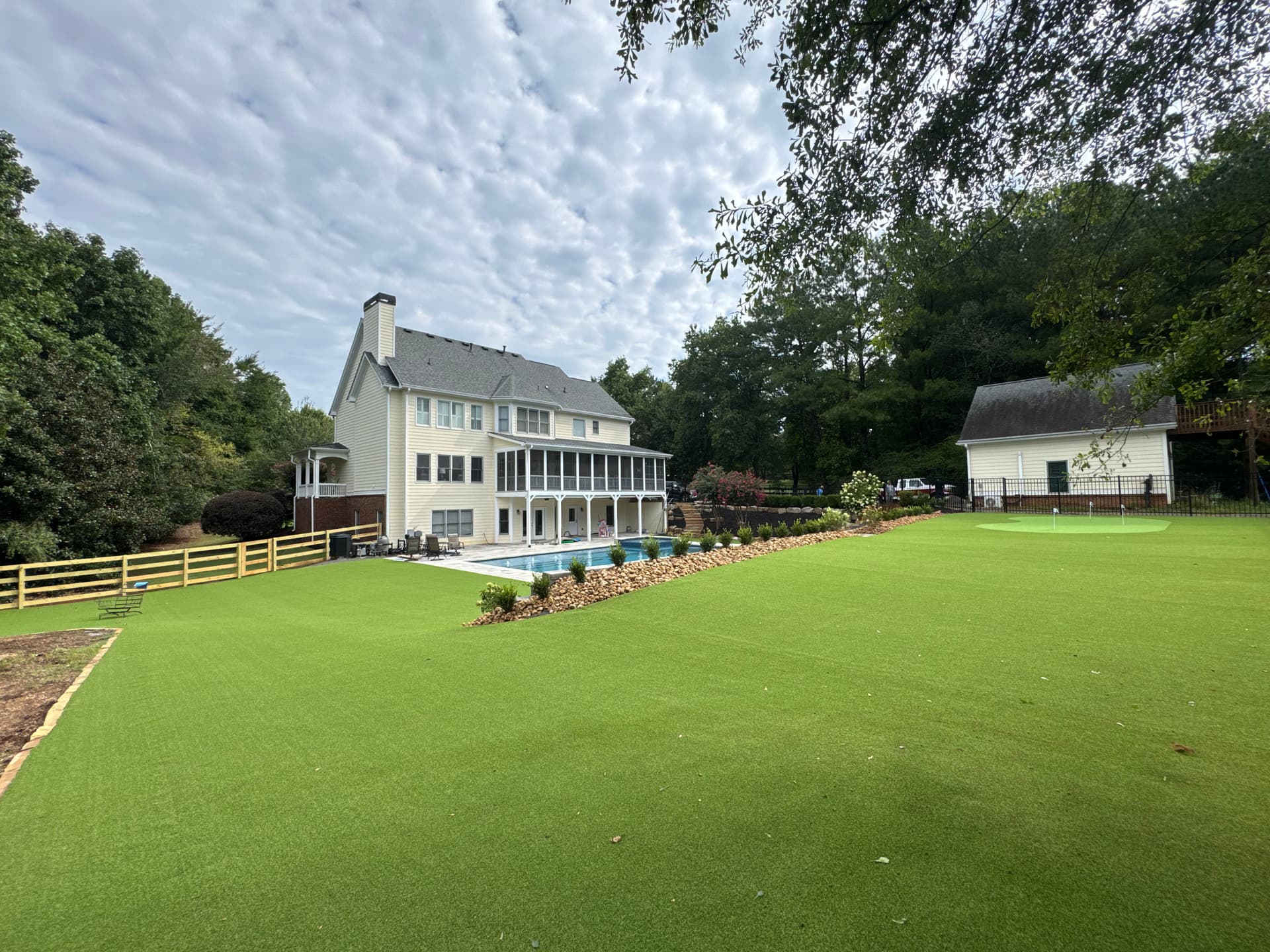 Gallery photos for Poolside Artificial Turf and Putting Green Done Right: Image #2